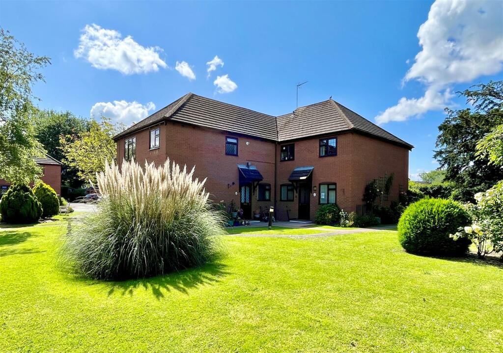 2 bedroom for sale in Hucclecote Road, Gloucester, GL3