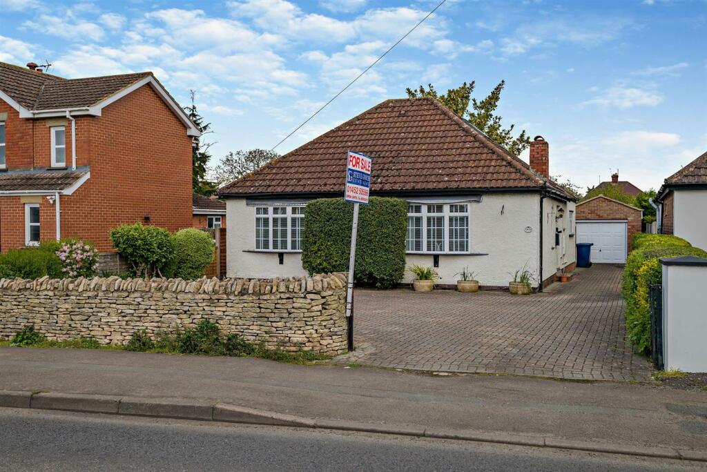 3 bedroom detached bungalow for sale in Parton Road, Churchdown