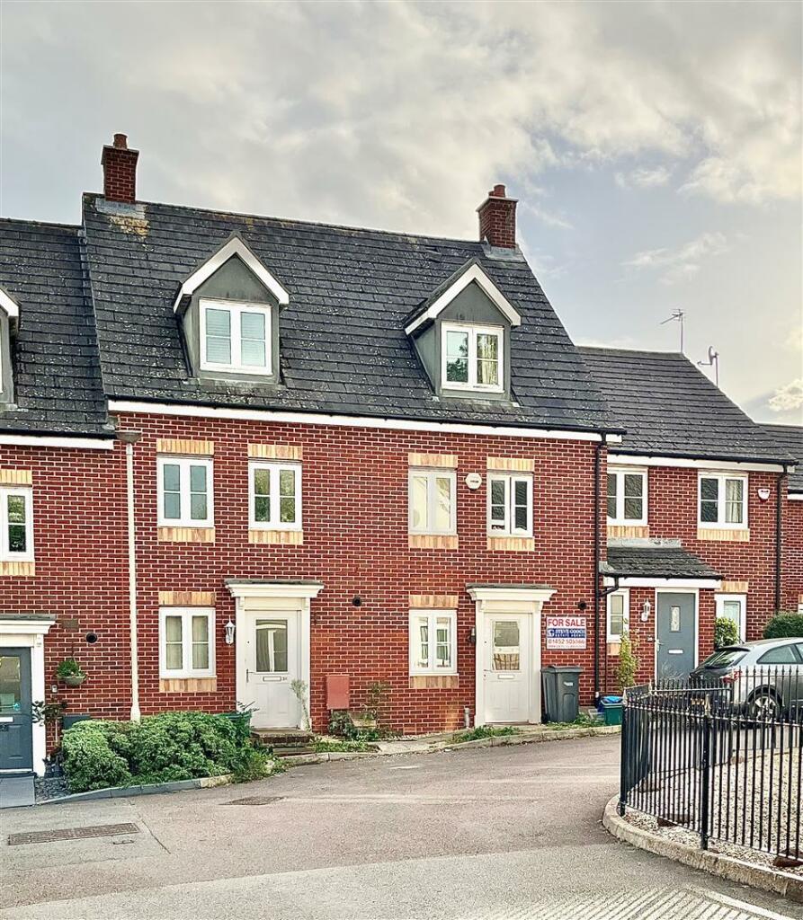 3 bedroom terraced house for sale in The Hempsted, Gloucester, GL2