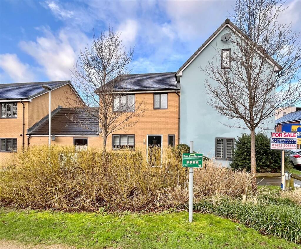 4 bedroom terraced house for sale in Willow Edge, Hardwicke, Gloucester