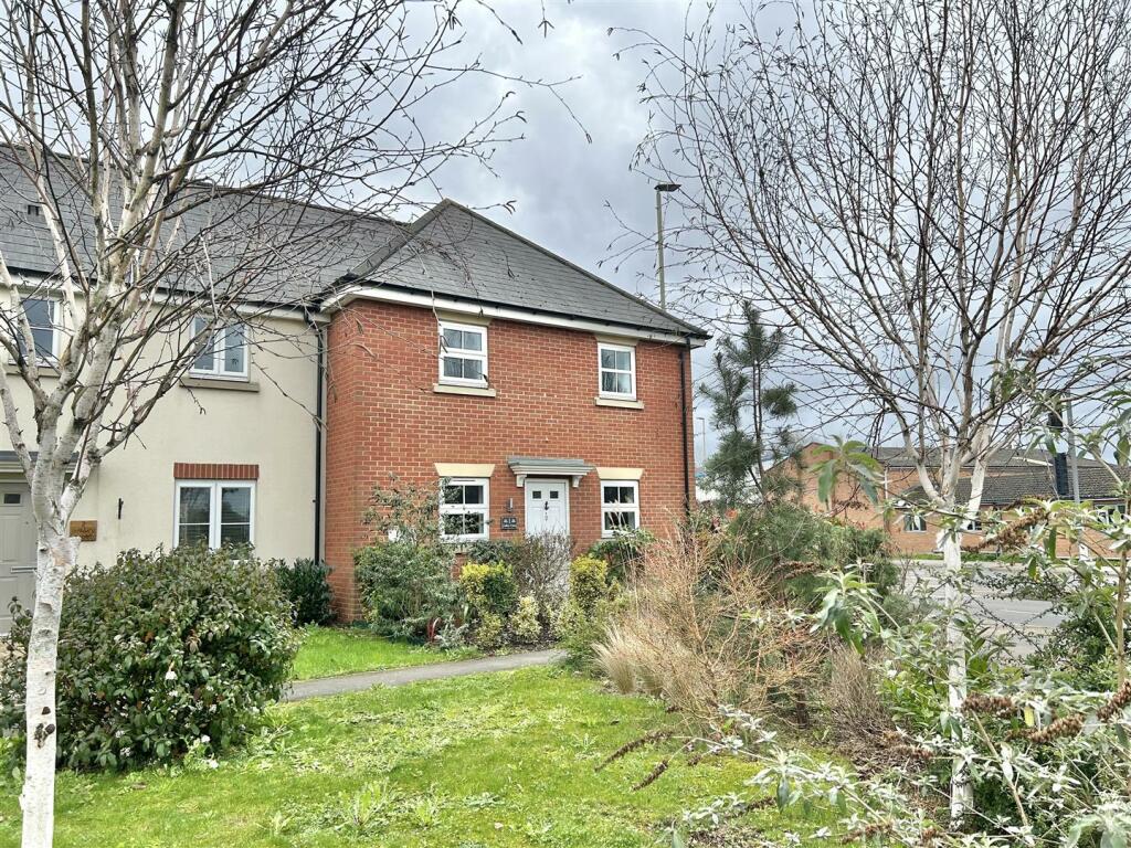3 bedroom end of terrace house for sale in Quayside Way, Hempsted, Gloucester, GL2
