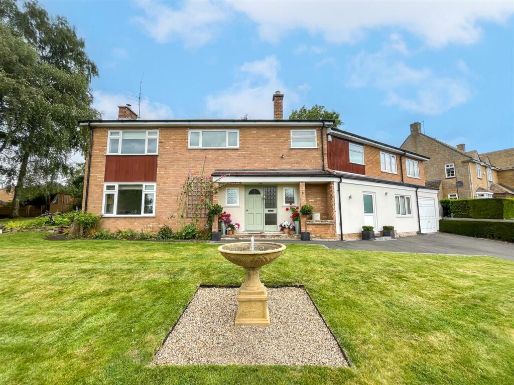 4 bedroom detached house for sale in Welton Park, Welton, NN11