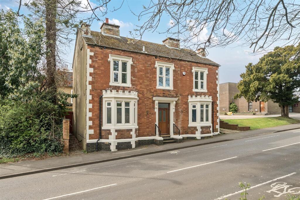 Main image of property: London Road, Daventry, NN11