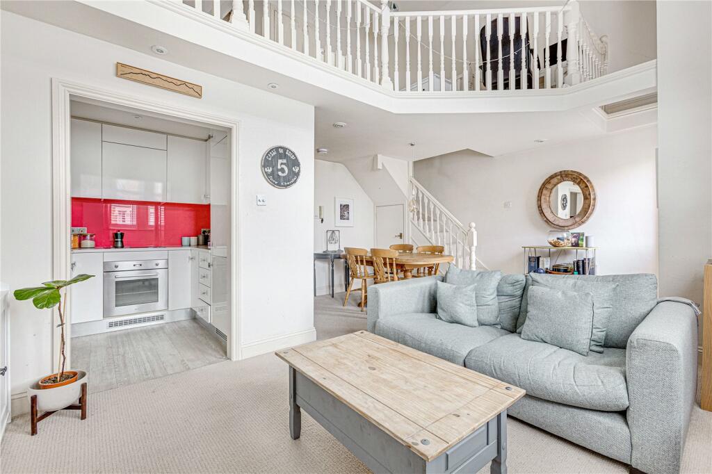 1 bedroom flat for sale in Altenburg Gardens, Clapham Junction, SW11