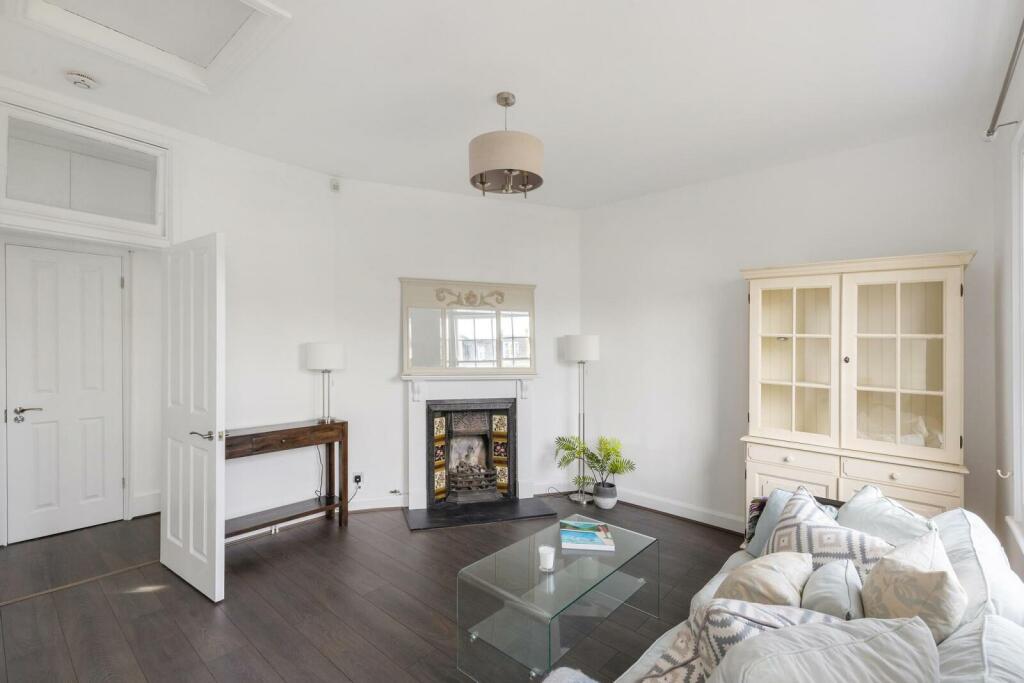 1 bedroom flat for sale in Town Hall Road, The Shaftesbury Estate, SW11