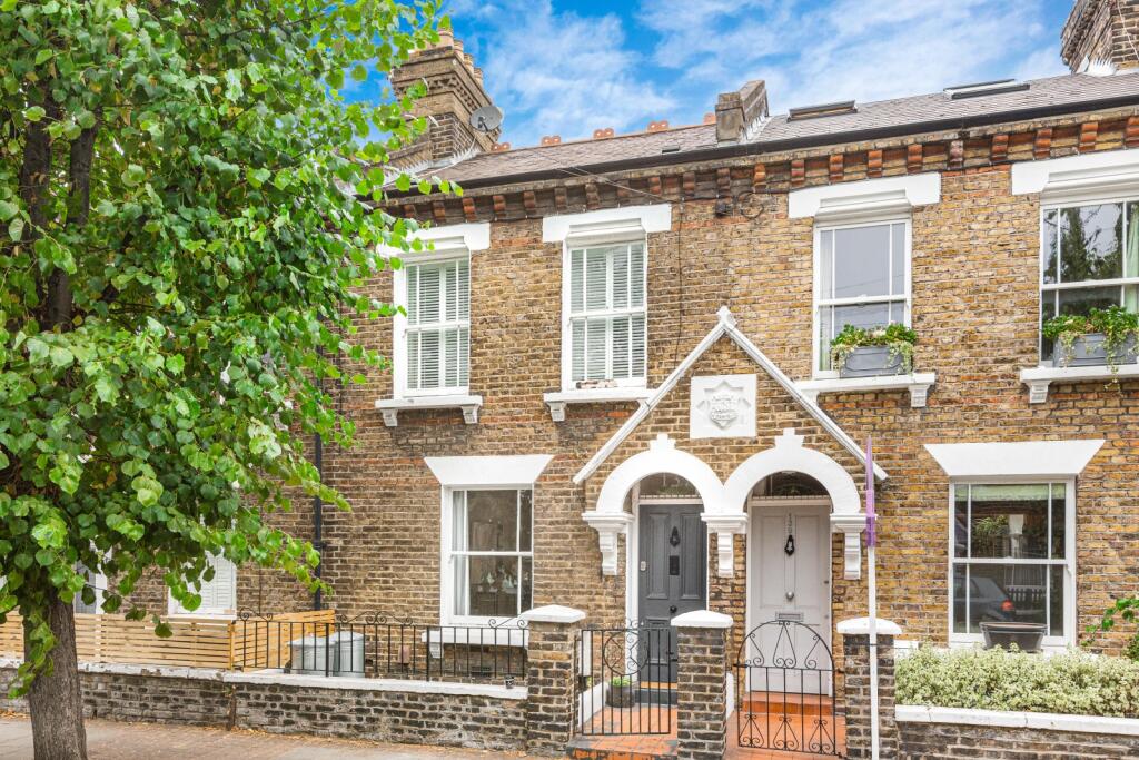 2 bedroom terraced house for sale in Eversleigh Road, Clapham Junction