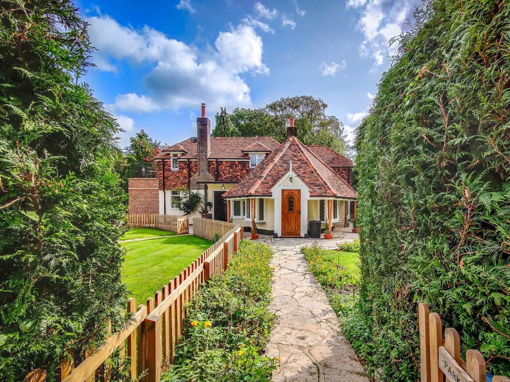 6 bedroom detached house for sale in Ringwood Road, Burley, Ringwood, BH24