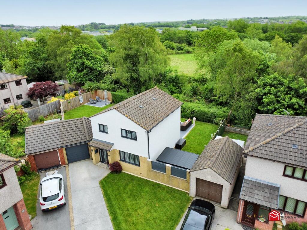 3 bedroom detached house for sale in Hazel Mead, Brynmenyn, Bridgend