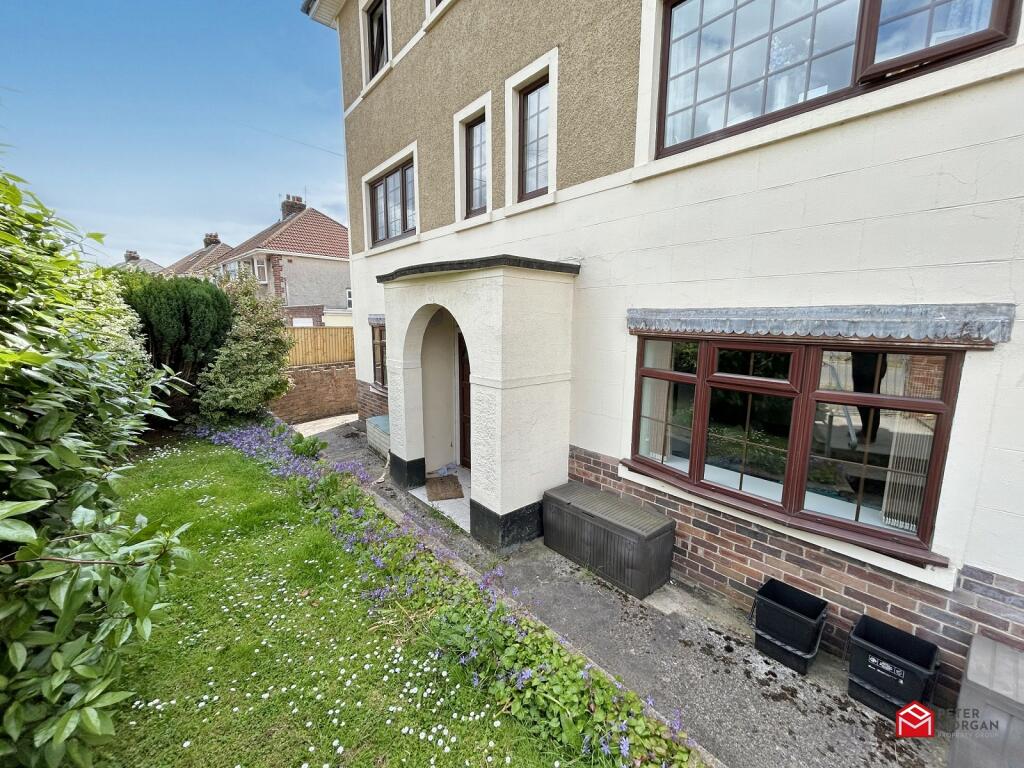 2 bedroom ground floor flat for sale in Parkfields Road, Bridgend