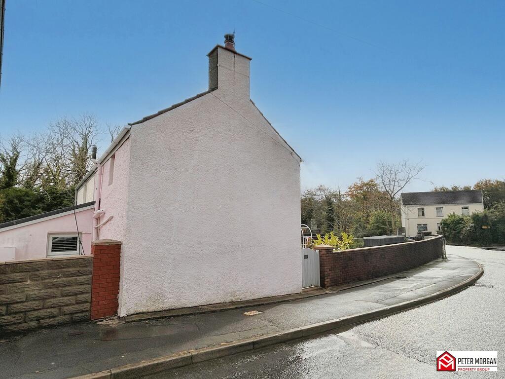 Additional property image - Bryn Road, Brynmenyn, Bridgend, Bridgend County. CF32 9LA