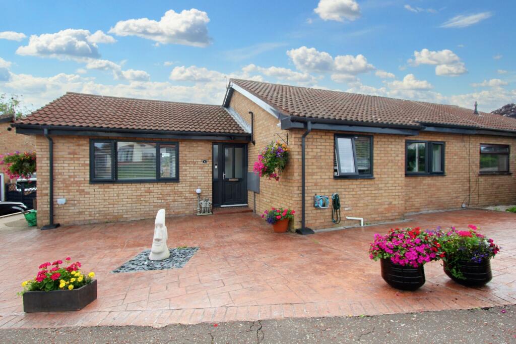 2 bedroom semidetached bungalow for sale in Tennyson Way, Llantwit