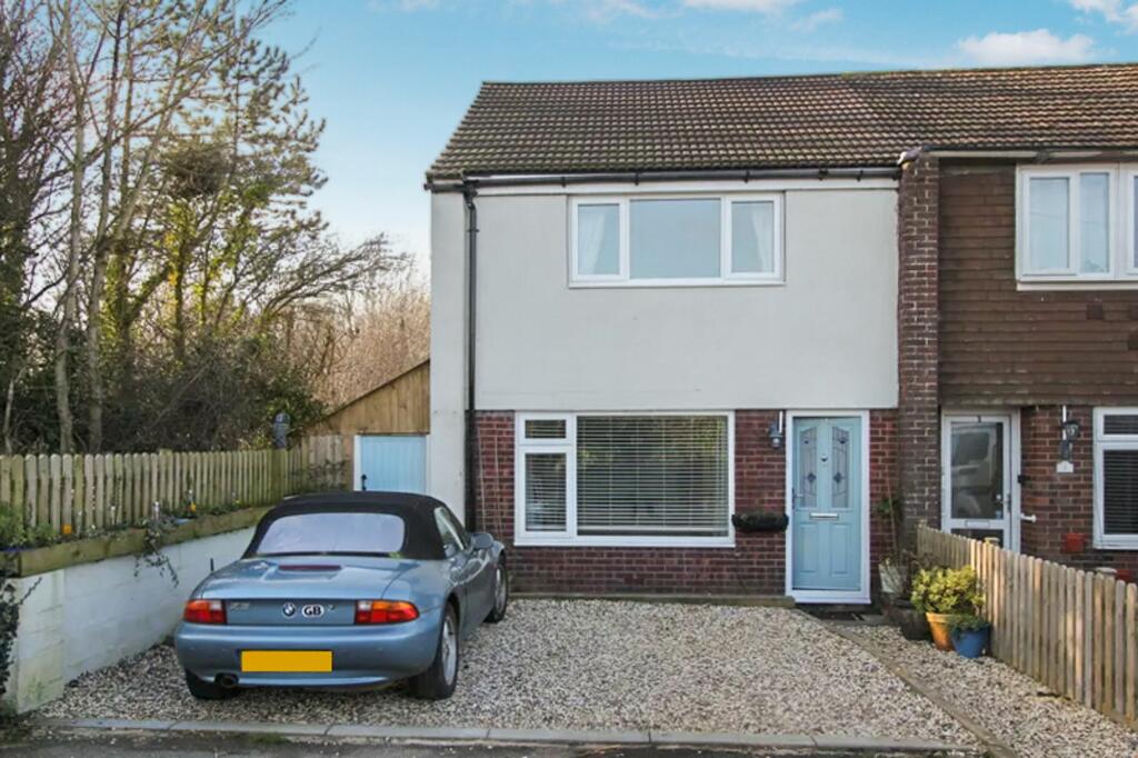 2 bedroom end of terrace house for sale in Castle Close, Boverton, CF61