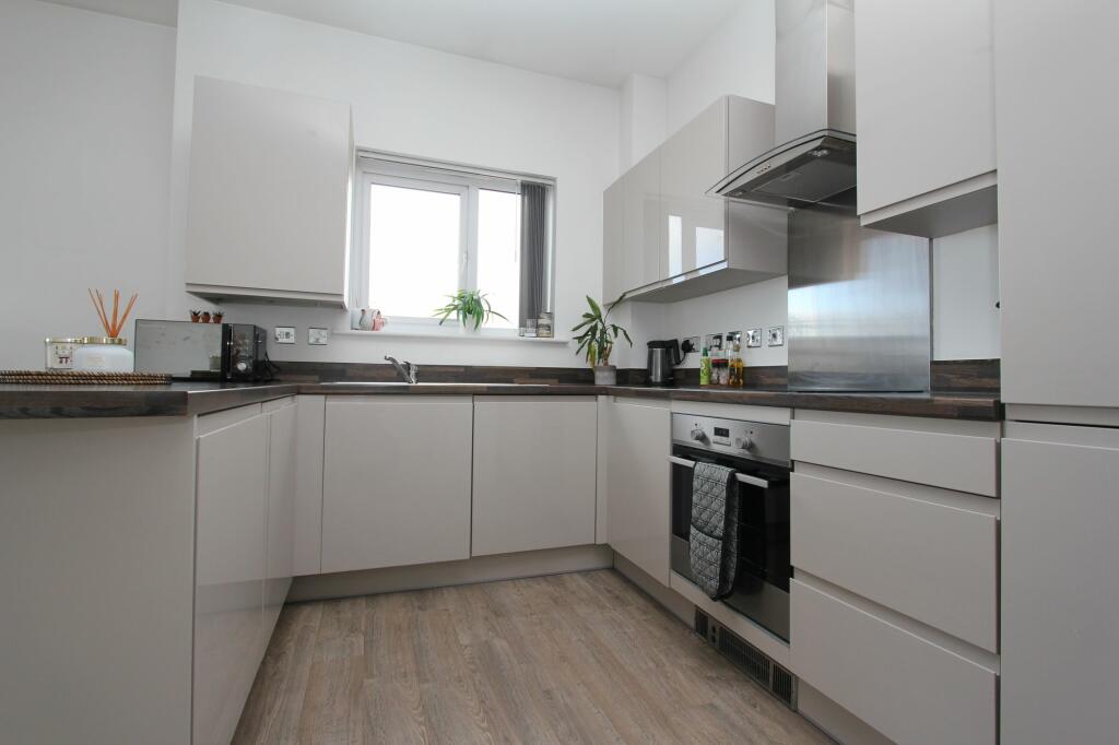 Additional property image - Heol Finch, Barry, CF62