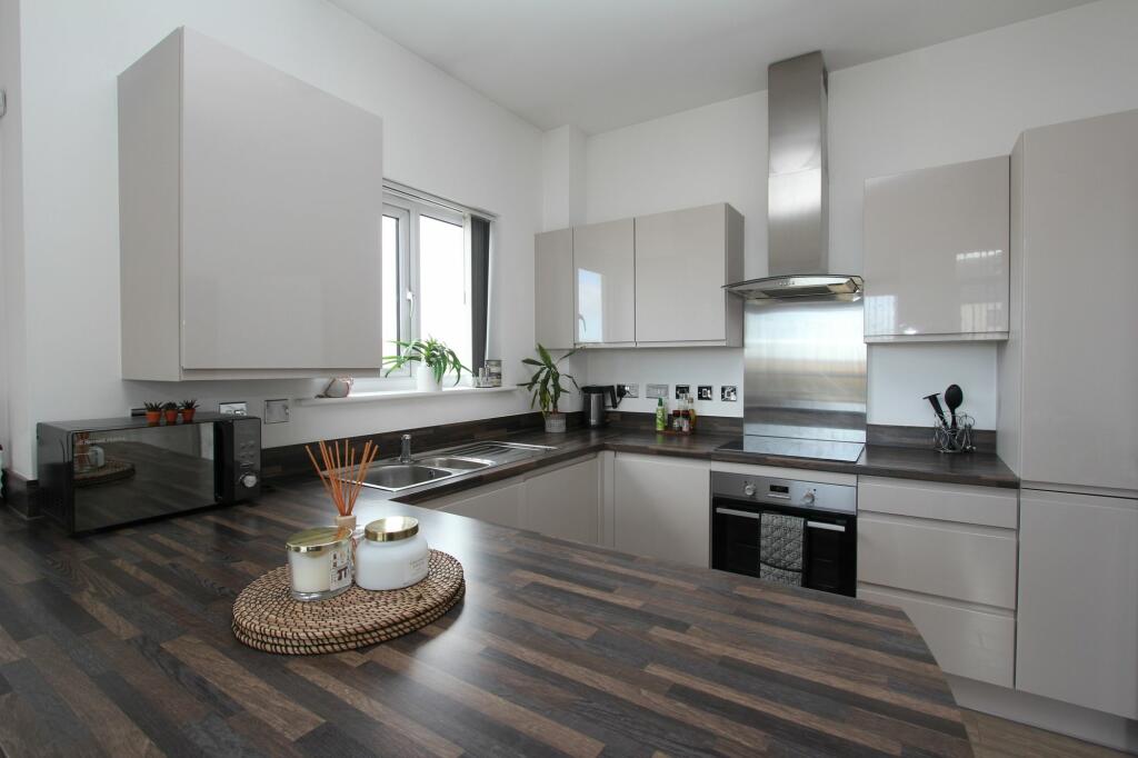 Additional property image - Heol Finch, Barry, CF62