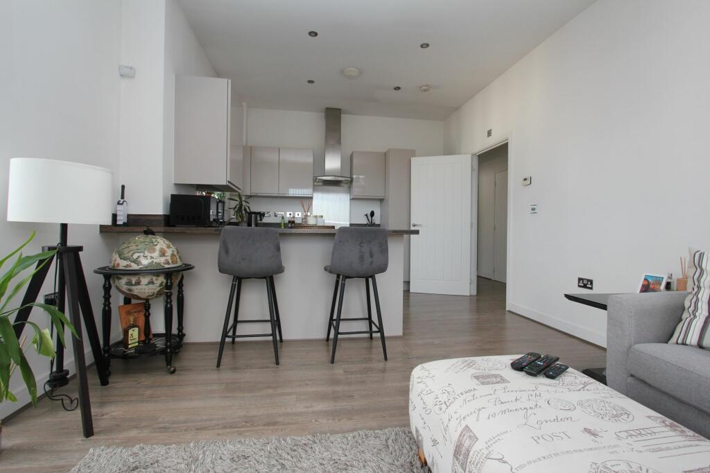 Additional property image - Heol Finch, Barry, CF62