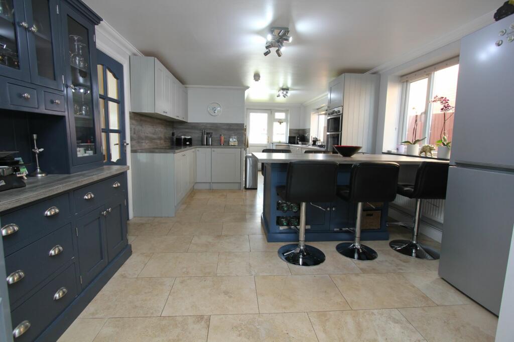 Additional property image - South View, Rhoose, CF62