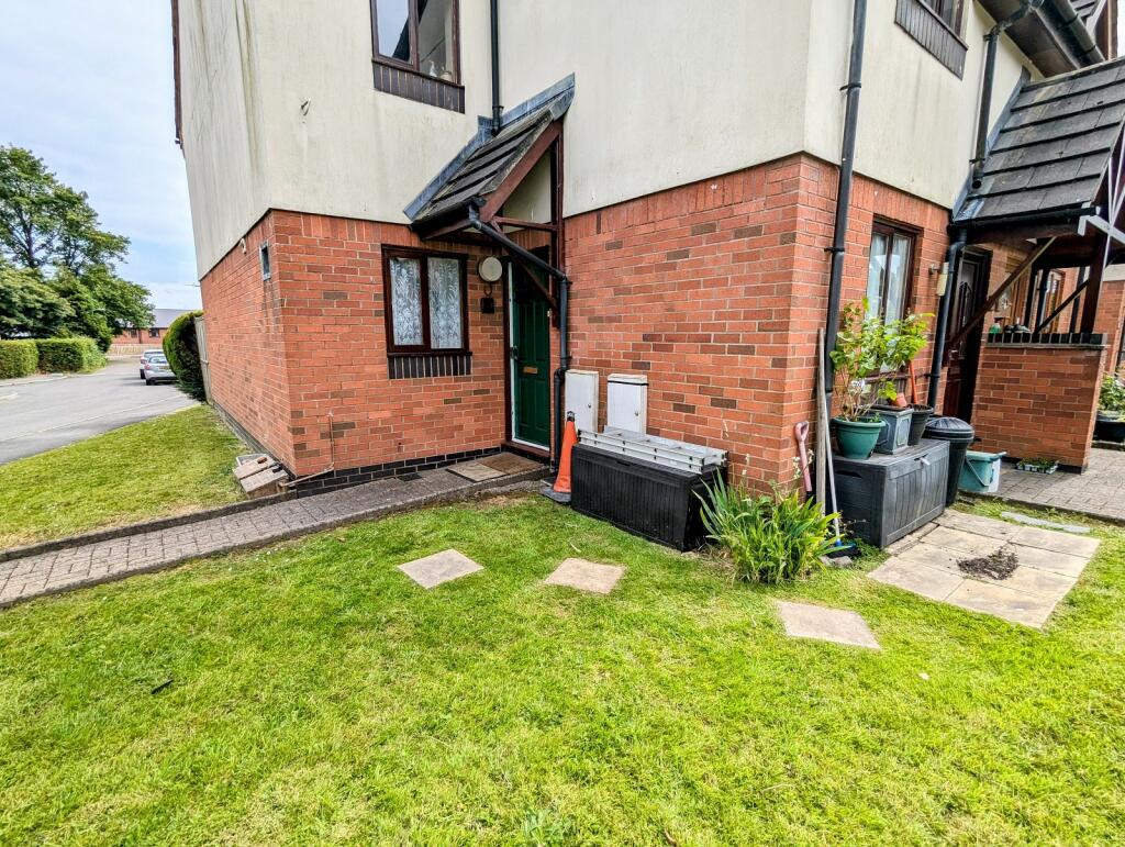 2 bedroom ground floor flat for sale in Waun Burgess, Carmarthen, Carmarthenshire., SA31