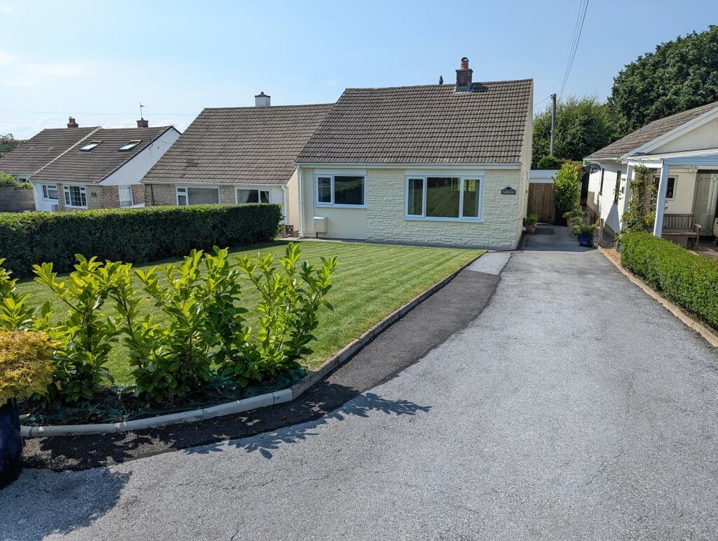 2 bedroom detached house for sale in Heol Nantyglasdwr, Cwmffrwd