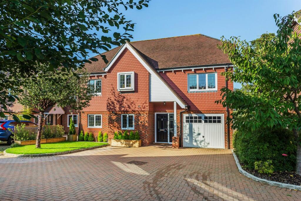 5 bedroom detached house for rent in Ashington, Pulborough, West Sussex, RH20