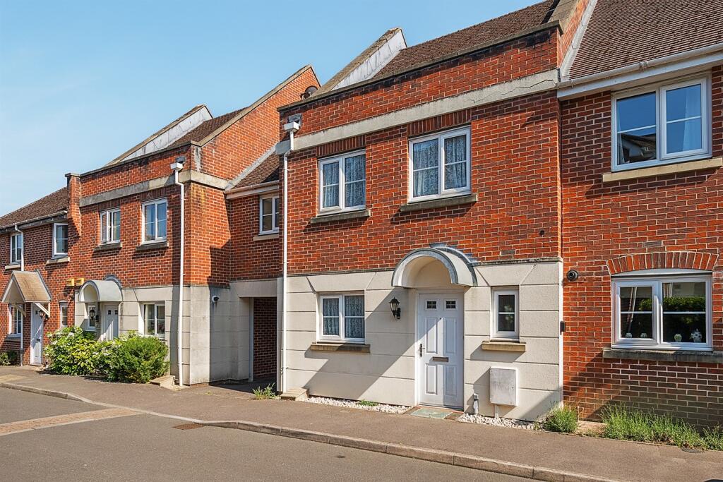 Main image of property: Spiro Close, Pulborough, West Sussex, RH20