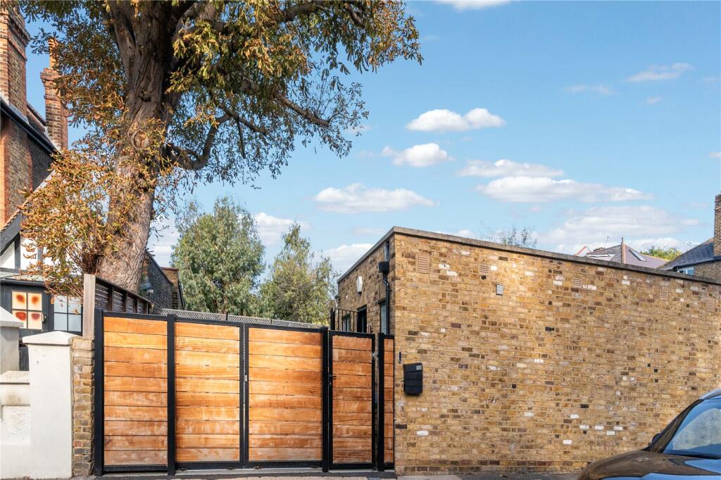 1 bedroom detached house for sale in Ferry Road, Barnes, London, SW13