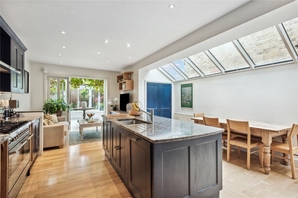 4 bedroom terraced house for sale in Cambridge Road, Barnes, London, SW13