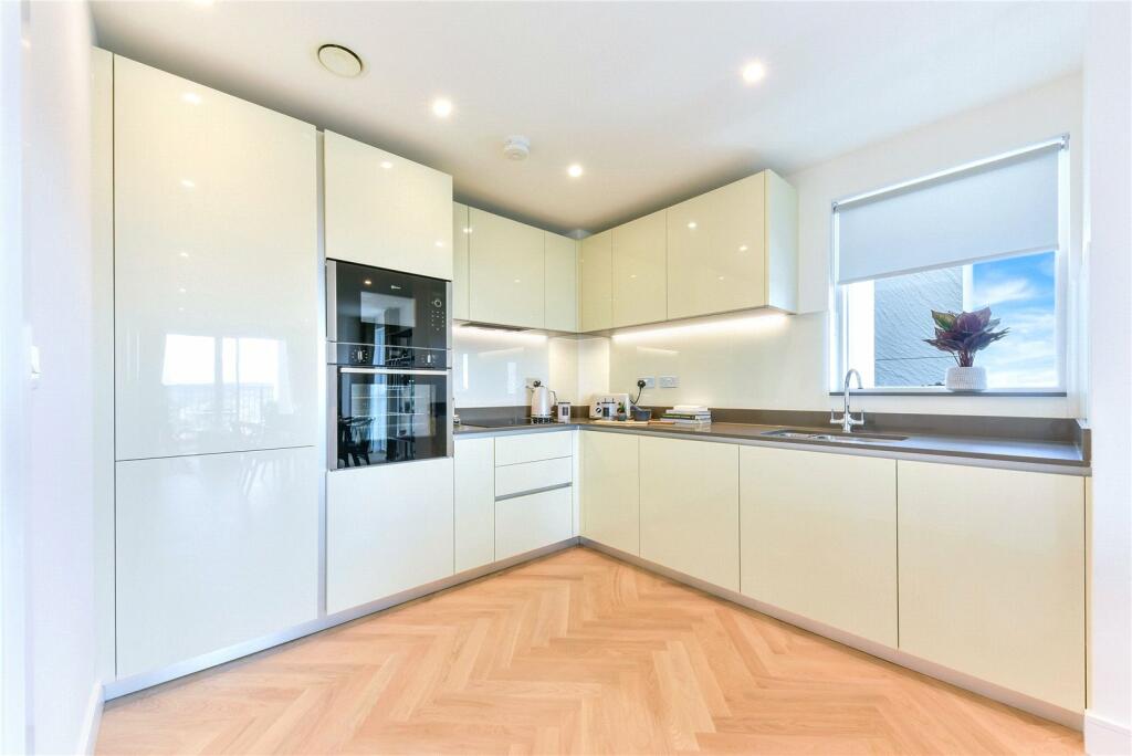 3 bedroom penthouse for sale in Birch House, 1 Pegler Square, Kidbrooke