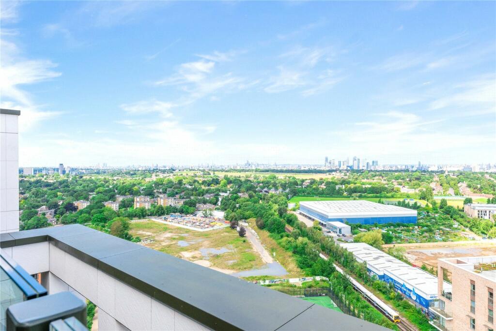 3 bedroom penthouse for sale in Birch House, 1 Pegler Square, Kidbrooke