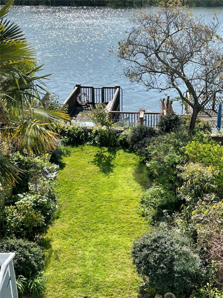 4 bedroom terraced house for sale in Chiswick Staithe, Hartington Road