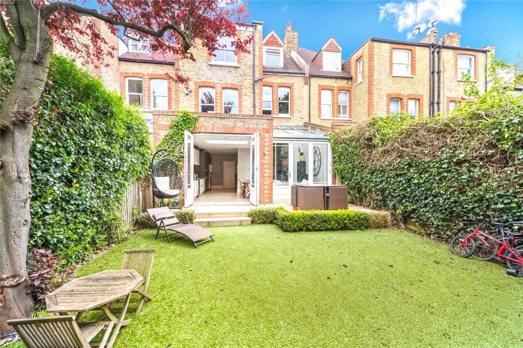 6 bedroom terraced house for sale in Esmond Road, Bedford Park