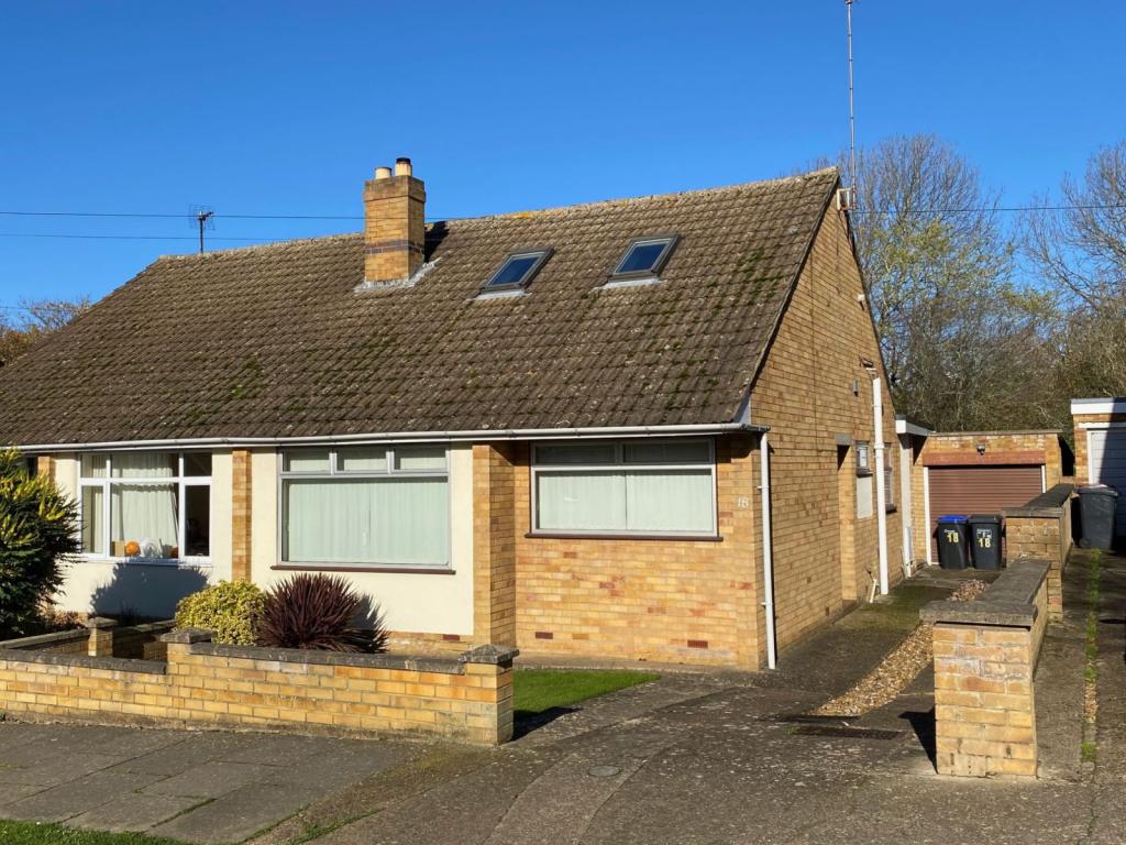 3 bedroom semidetached bungalow for sale in Woodcote Avenue, Parklands