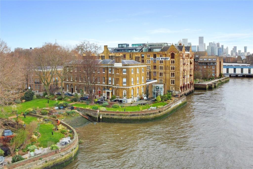 4 bedroom terraced house for sale in Pier Head, Wapping High Street