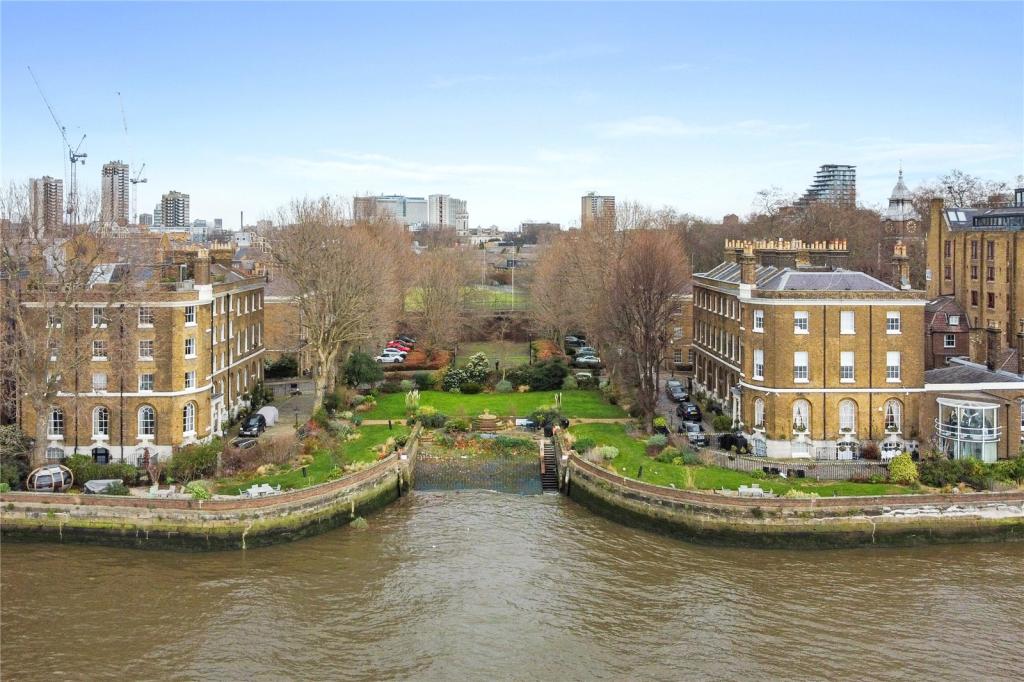 4 bedroom terraced house for sale in Pier Head, Wapping High Street