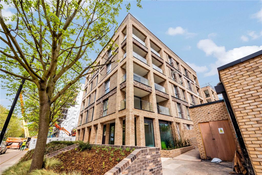 1 bedroom apartment for sale in Claremont House, 28 Quebec Way, London