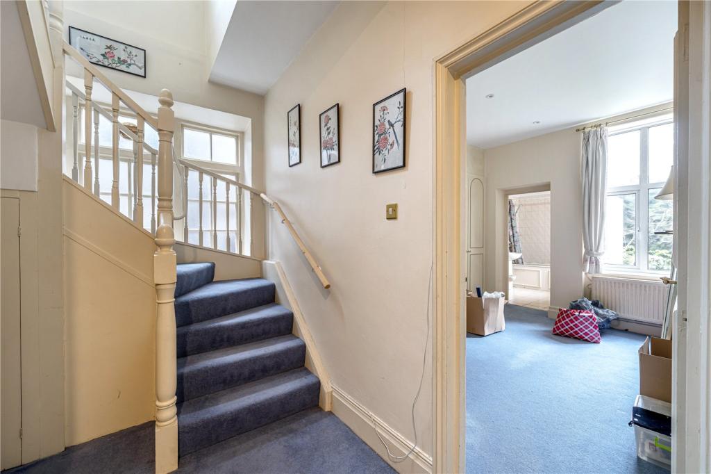 3 bedroom apartment for sale in Ravenscroft Avenue, London, NW11