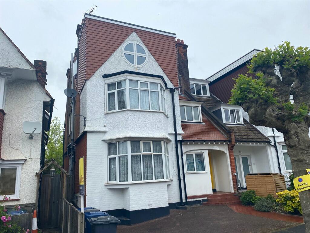 3 bedroom apartment for sale in Ravenscroft Avenue, London, NW11