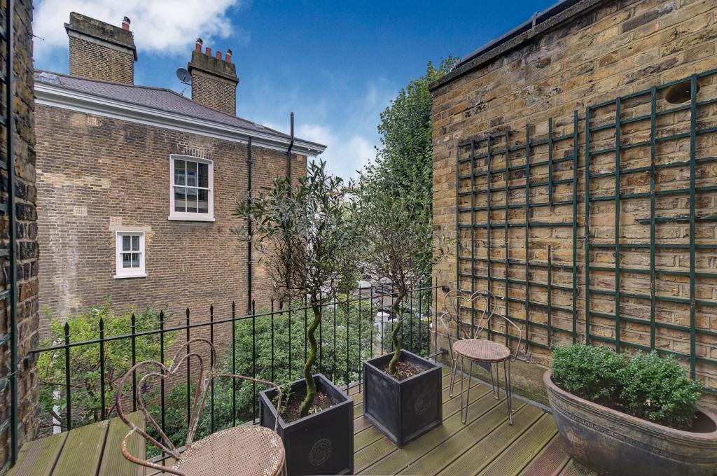 1 bedroom apartment for sale in Palace Gardens Terrace, London, W8