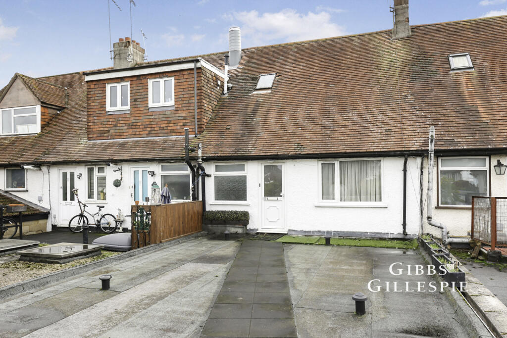 Main image of property: Moneyhill Parade, Rickmansworth, Hertfordshire, WD3