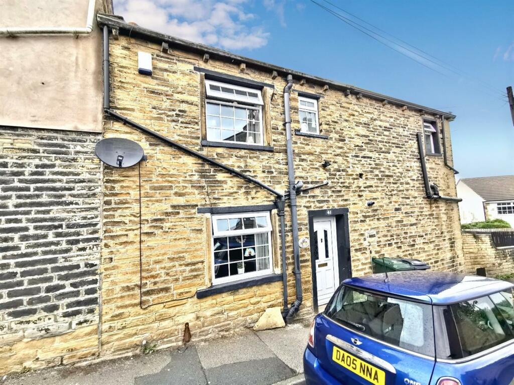 2 bedroom terraced house for rent in Croft Street, Idle, Bradford, BD10
