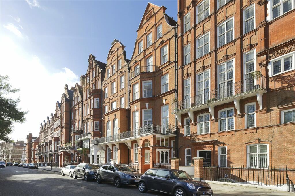 2 bedroom apartment for sale in Cadogan Square, London, SW1X