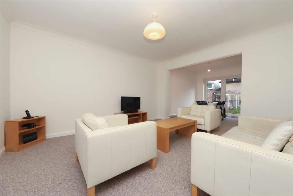 3 bedroom semidetached house for sale in Whiteheath Avenue, Ruislip, HA4