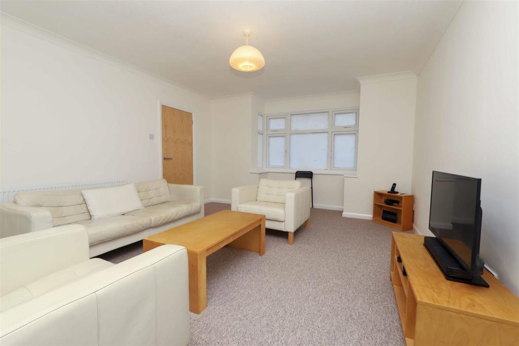 3 bedroom semidetached house for sale in Whiteheath Avenue, Ruislip, HA4