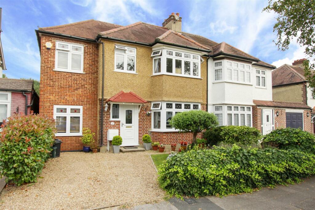 4 bedroom semi-detached house for sale in Herlwyn Avenue, Ruislip, HA4