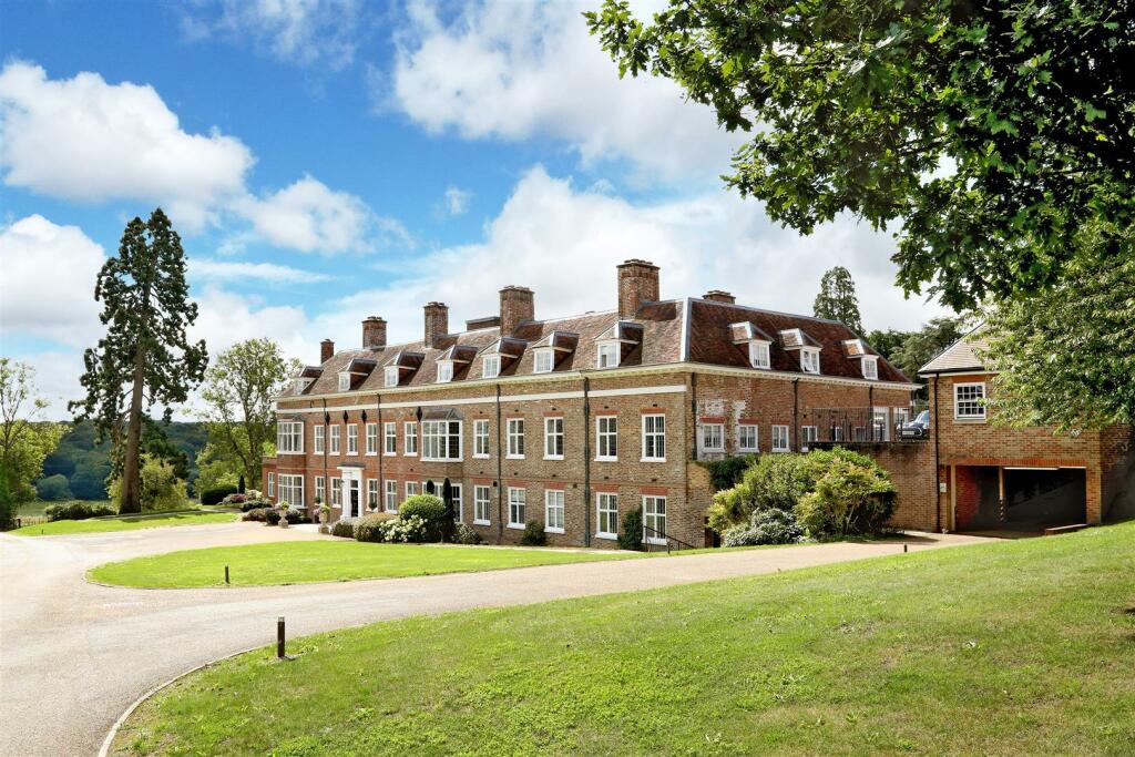 2 bedroom apartment for sale in Breakspear House, UB9