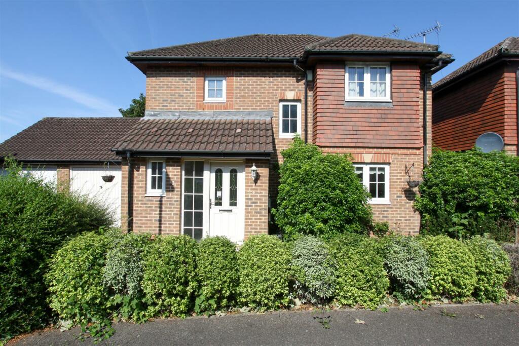 3 bedroom detached house for sale in Barrington Drive, Harefield