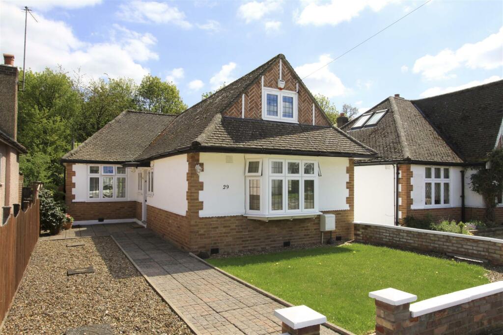 2 bedroom detached bungalow for sale in St. Edmunds Avenue, Ruislip, HA4