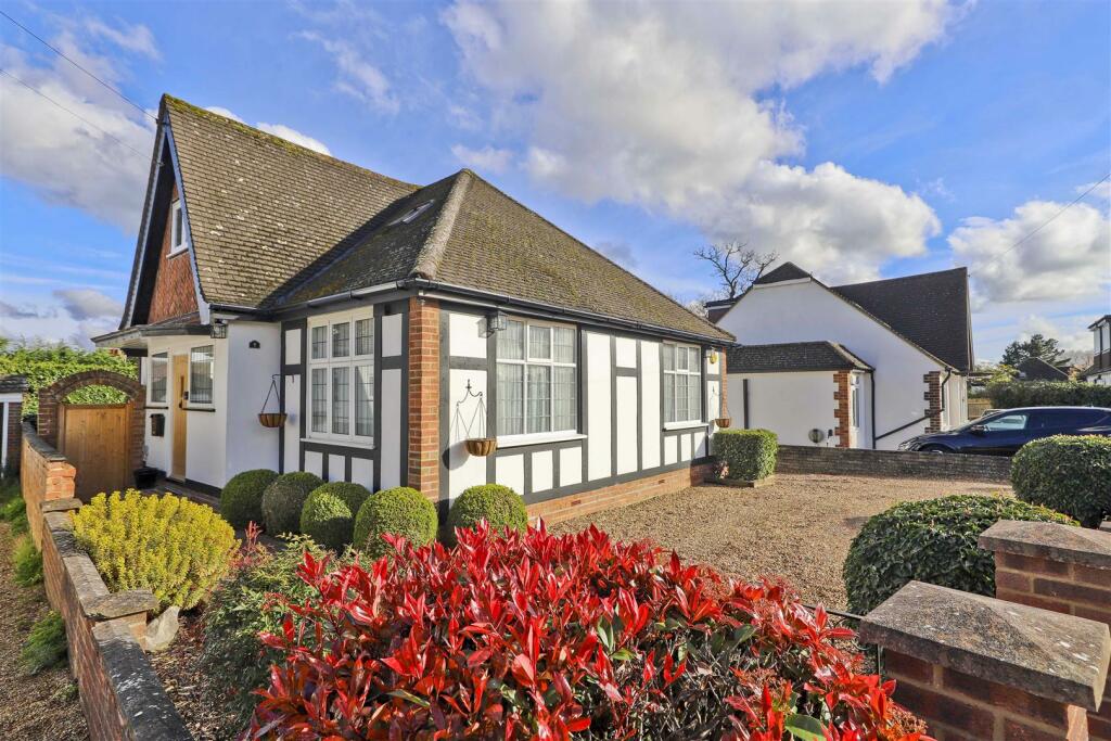 3 bedroom detached bungalow for sale in St. Edmunds Avenue, Ruislip, HA4