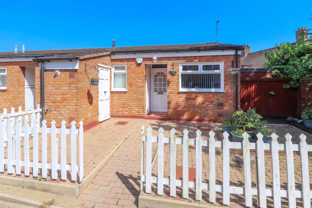 Main image of property: Lakeside Close, Ruislip