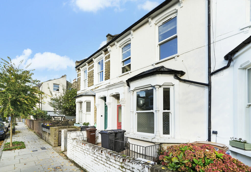 3 bedroom apartment for rent in Leswin Road, London, N16