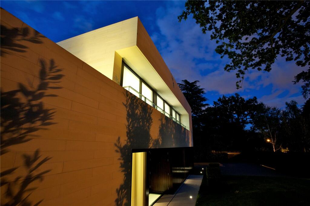 7 bedroom detached house for sale in Coombe Hill Road, Kingston upon